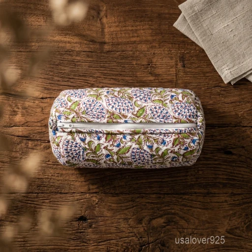 Set of 3 White Floral Quilted Cotton Toiletry Bags nesting set showing the traditional botanical artisan design and secure zipper fastenings.