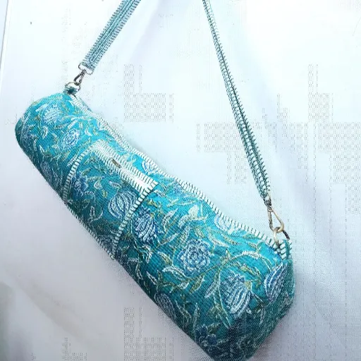 Adjustable-Strap-And-Full-Length-Zipper-On-Cotton-Yoga-Carrier