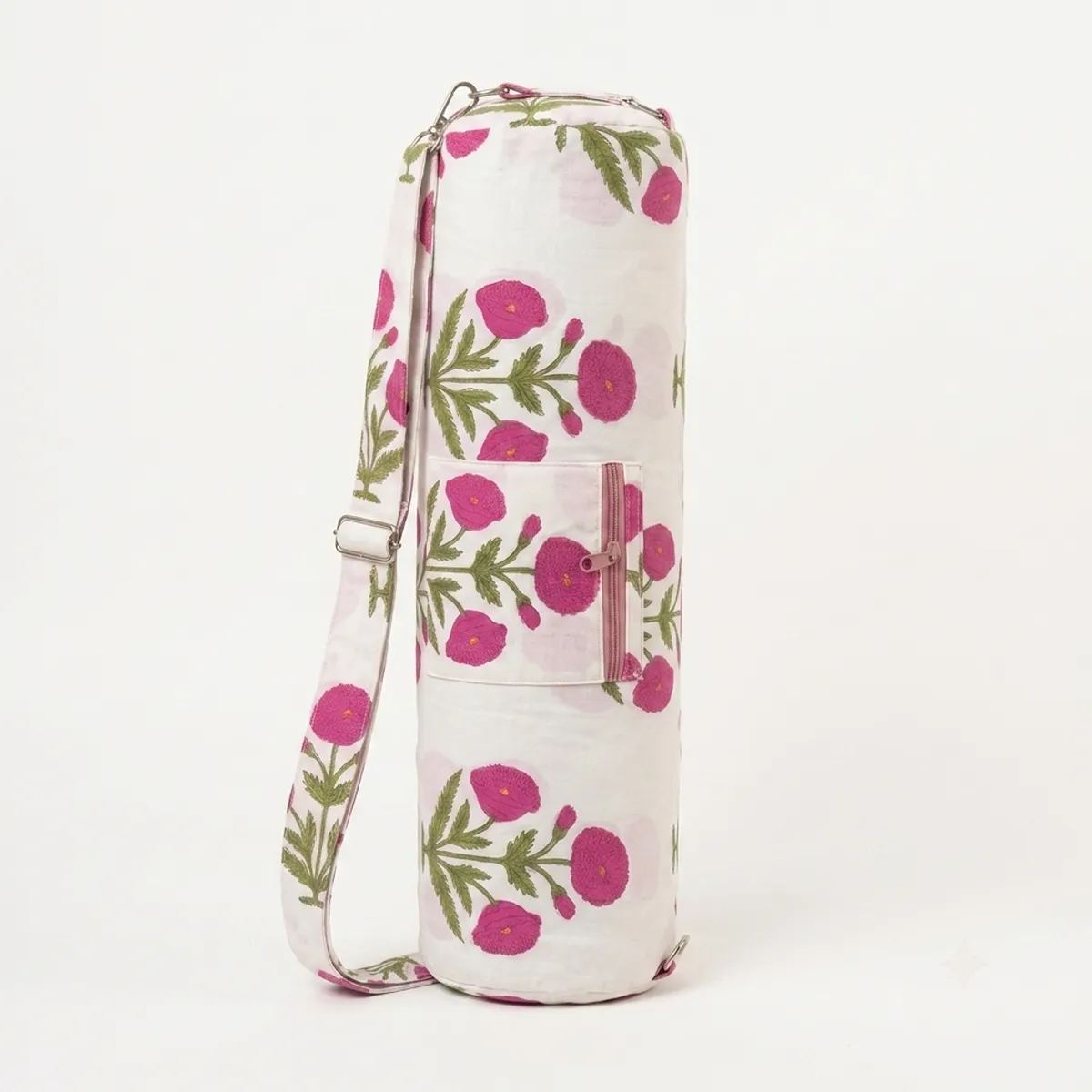 Close-up of the handcrafted white floral accent detailing, dense quilted tracking lines, robust zipper attachment, and durable cross-stitched shoulder strap joints on the fitness tote.