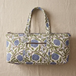 Close-up of the handcrafted white floral accent detailing, dense quilted tracking lines, robust stitch seams, and durable shoulder carry handles on the fitness tote.